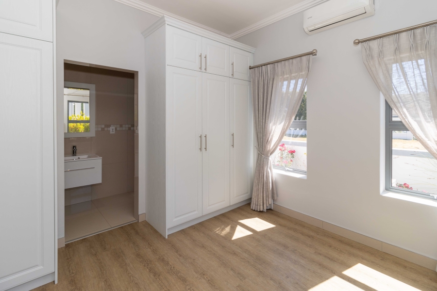 5 Bedroom Property for Sale in Val De Vie Estate Western Cape